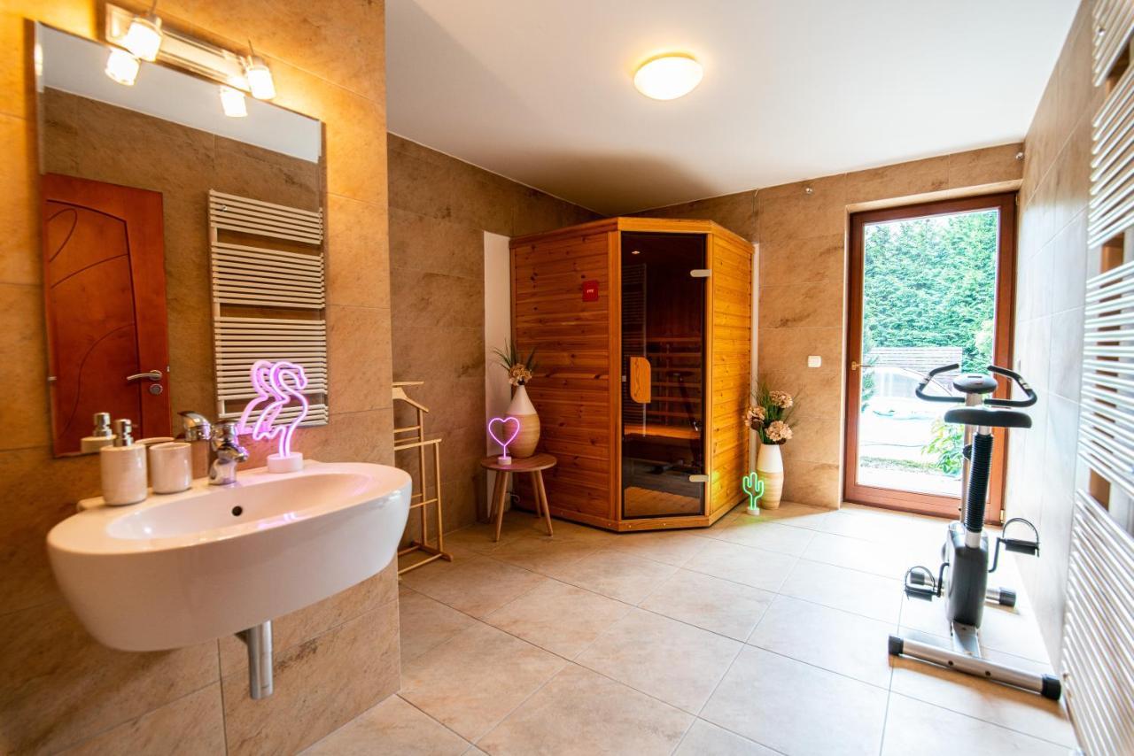 Villa With Pool & Sauna In Beer Village Velké Popovice Extérieur photo