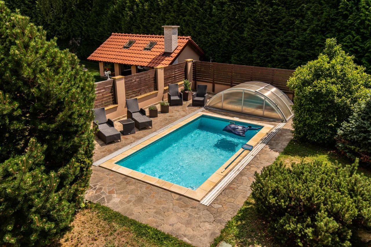 Villa With Pool & Sauna In Beer Village Velké Popovice Extérieur photo