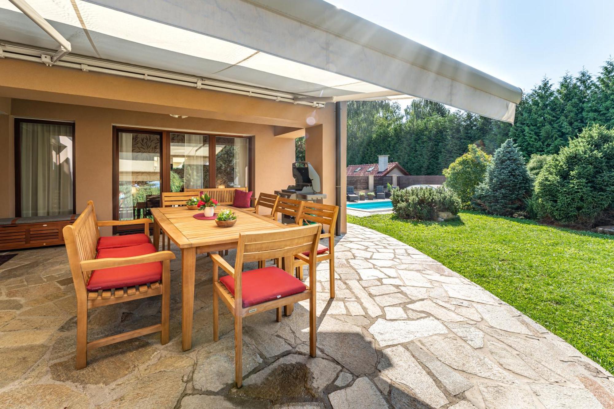 Villa With Pool & Sauna In Beer Village Velké Popovice Extérieur photo