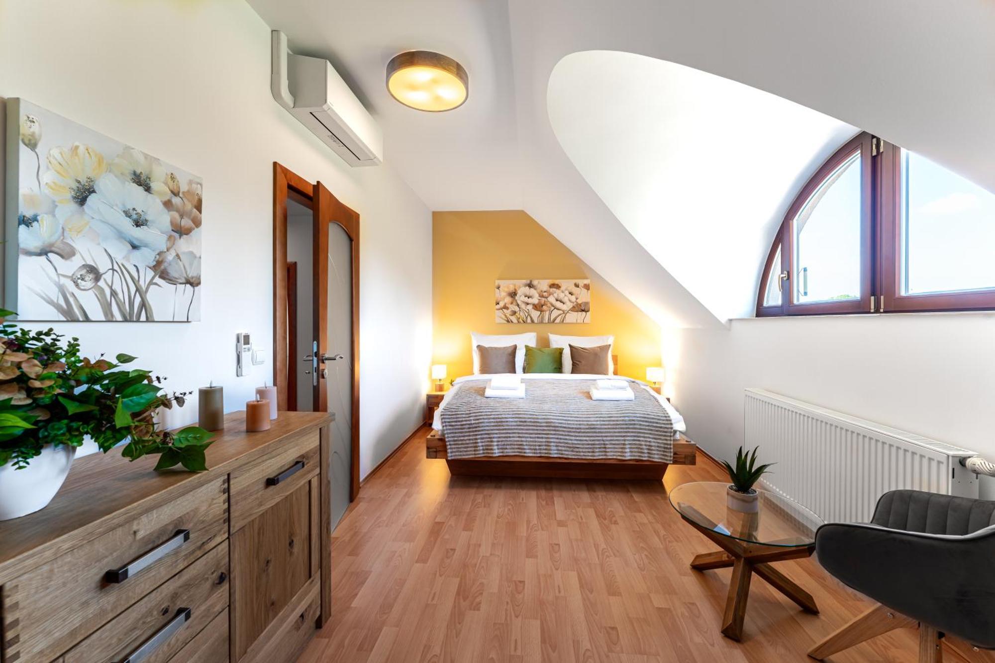 Villa With Pool & Sauna In Beer Village Velké Popovice Extérieur photo
